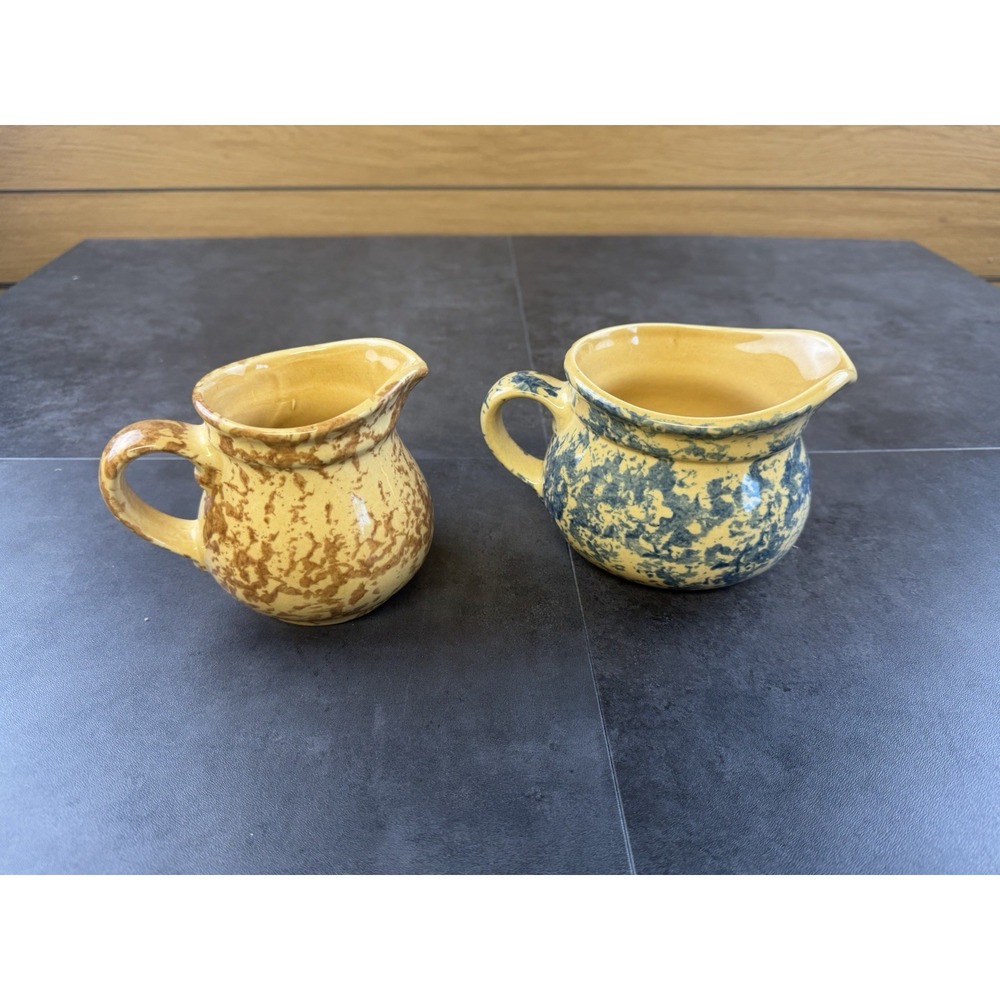 VTG Pair of Pfaltzgraff USA Spongewear Creamer & Gravy Serving Pitchers